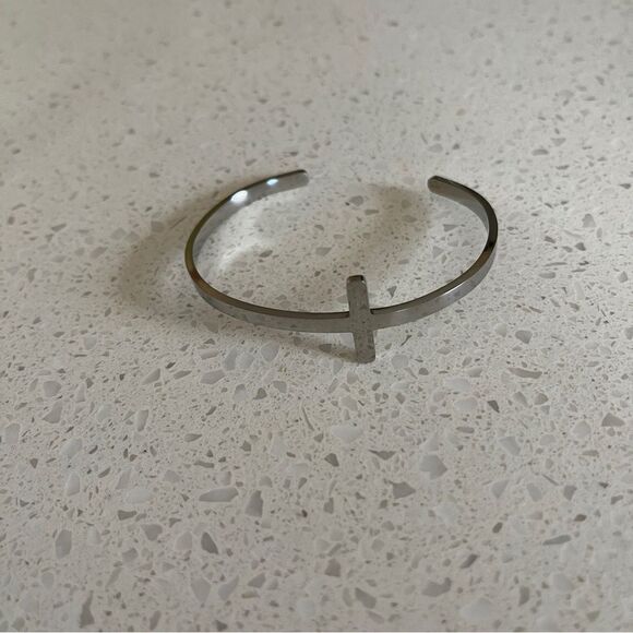 Stainless steel Cross Decor Cuff Bangle - Picture 9 of 13